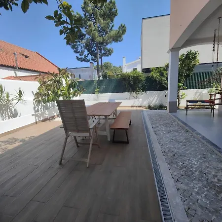 Spacious 3br - Fireplace, Garden And Surfboards Вилла Aroeira (Setubal)