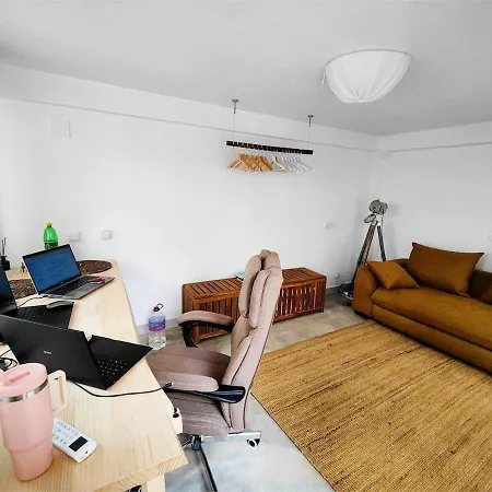 Spacious 3br - Fireplace, Garden And Surfboards